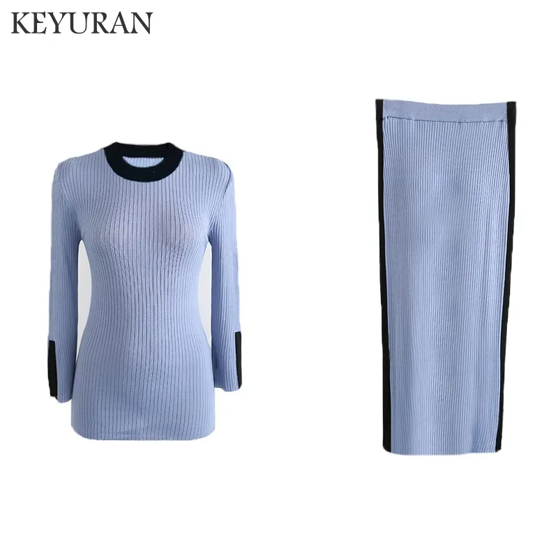 Женский трикотажный костюм из двух предметов пуловер в полоску и эластичная