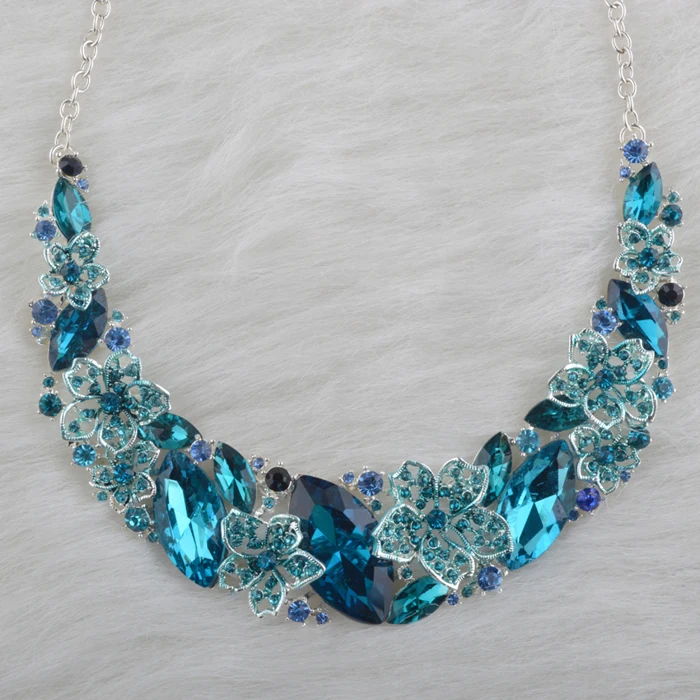 Женский ювелирный комплект из колье и серёг с синим кристаллом | Украшения