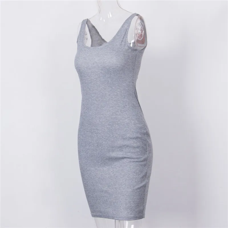 Женское трикотажное платье облегающее летнее без рукавов с открытой спиной для