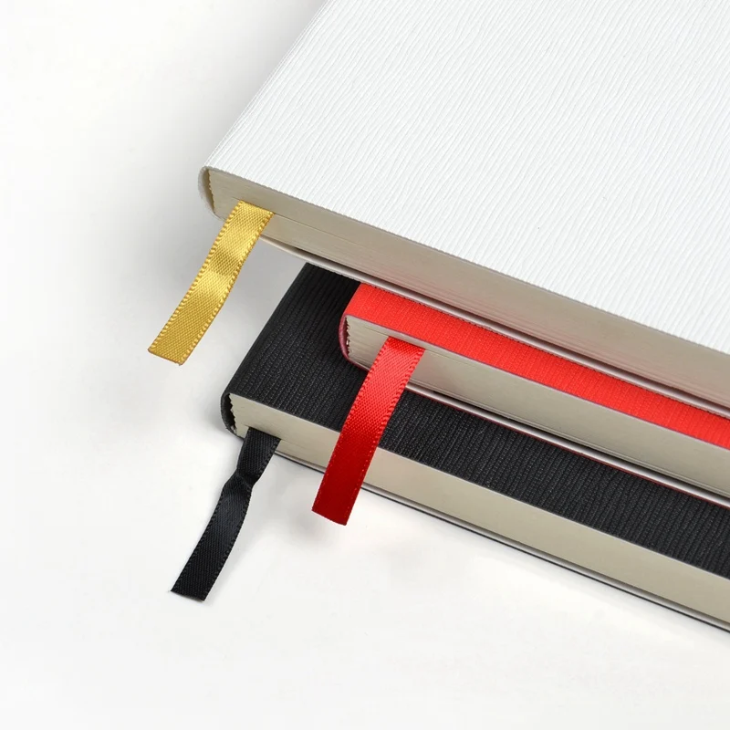 Блокнот A5 с эластичной лентой и карманом книга для записей 110 листов (220 страниц)