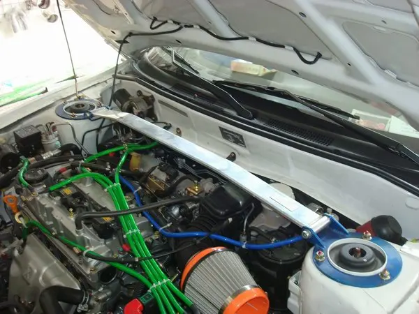 Для Mitsubishi LIONCEL V3 бывших в верхнем правом углу Баланс Полюс усилитель кузова