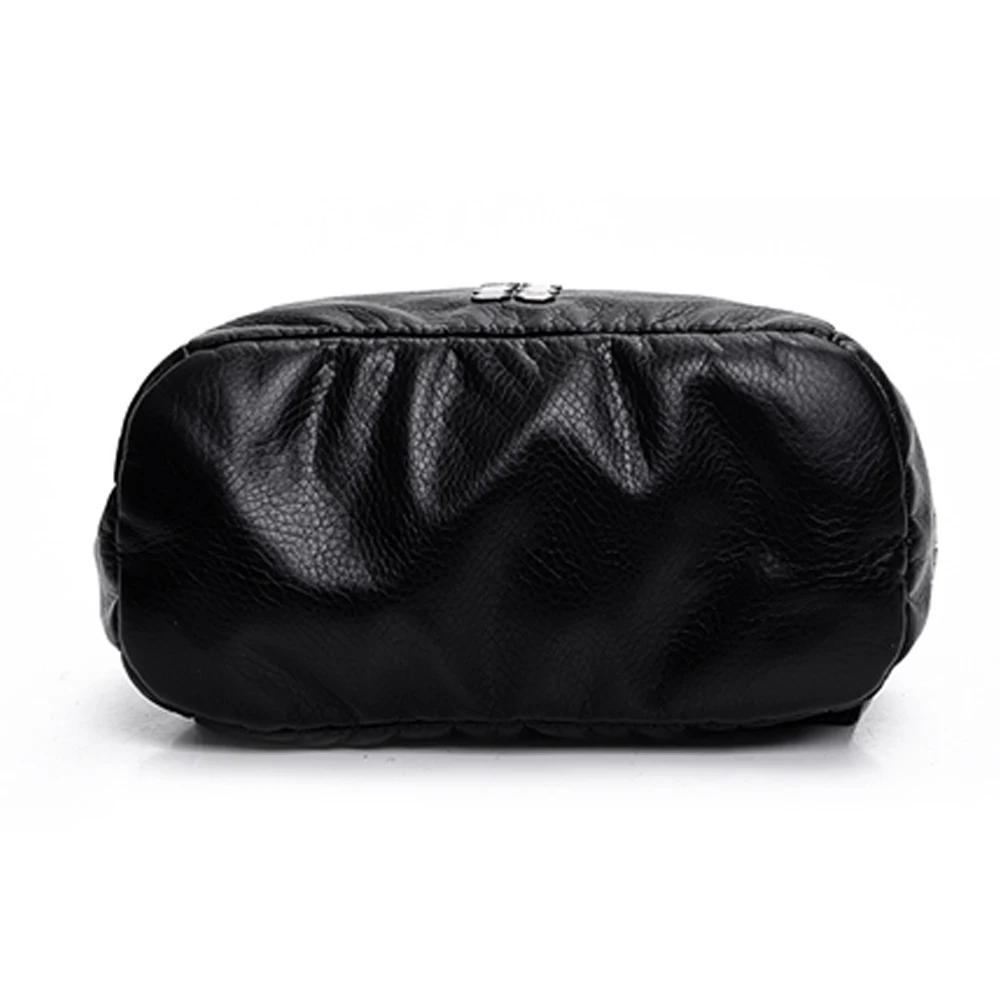 Кожаный женский рюкзак с заклепками черный из мягкой потертой кожи школьные