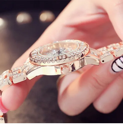 Женский Rhinestone Часы Леди Платье Женщины смотреть Алмаз Люксовый бренд Браслет Наручные Часы дамы Кристалл Кварцевые Часы