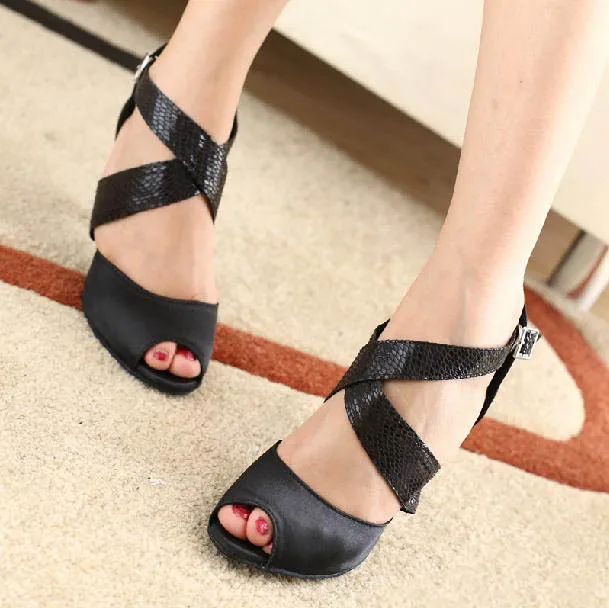 Женские туфли для латиноамериканских танцев DILEECHI черные атласные со змеиным