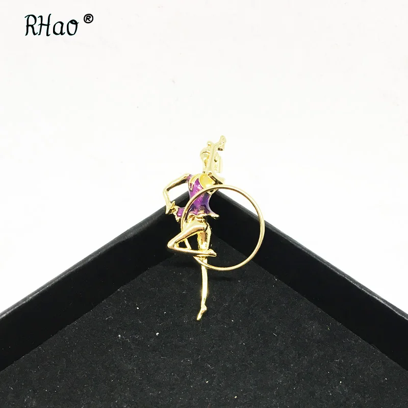 Женская эмалированная брошь в виде гимнастики золотого цвета|jewelry pin|enamel broochribbon