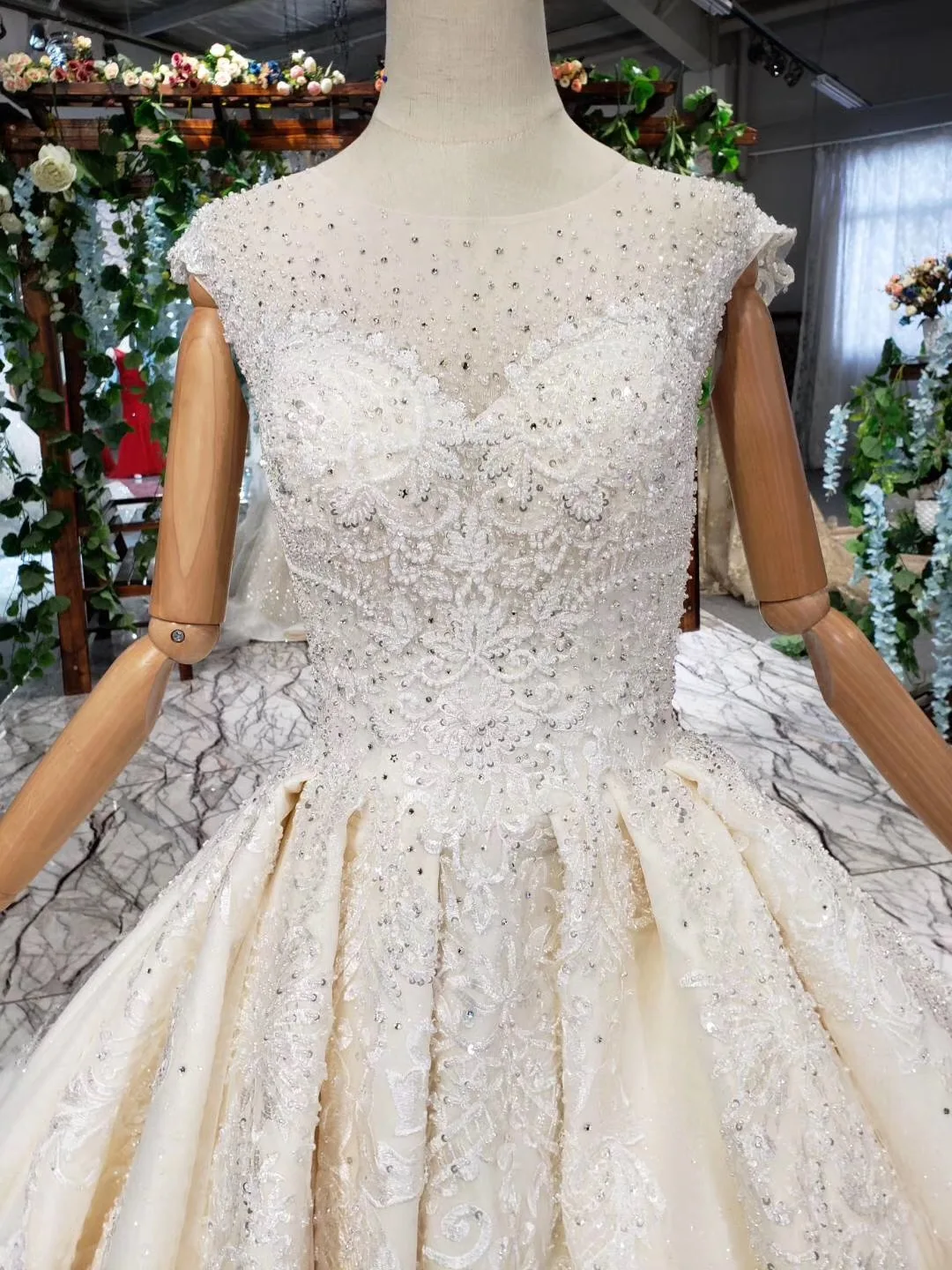 Vestido De Novia Corto Wedding Dresses 2019 Lace Appliques A Line Vintage Satin Wedding Dress Plus Size Champagne Bridal Gown