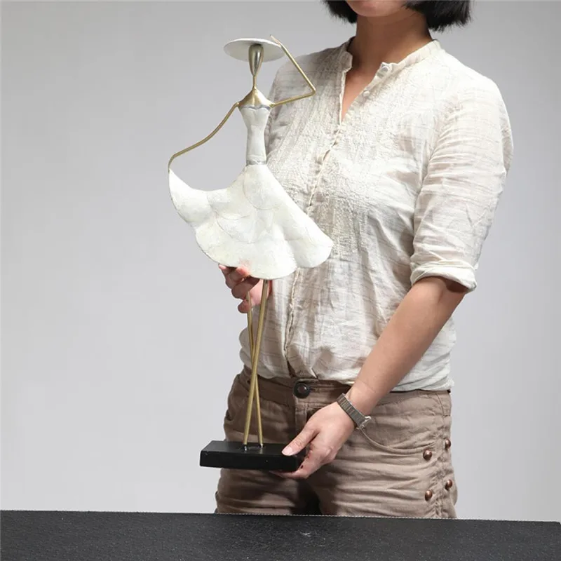 

Europe Style Women Figurines Statue Fashion Beauty Statue sculpture Ornament Home Decoration Accessories Figurine Statue R169
