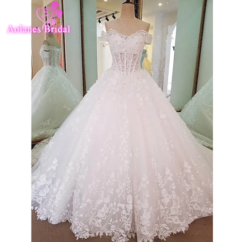 Свадебное платье с аппликацией и Королевским шлейфом винтажное бальное без