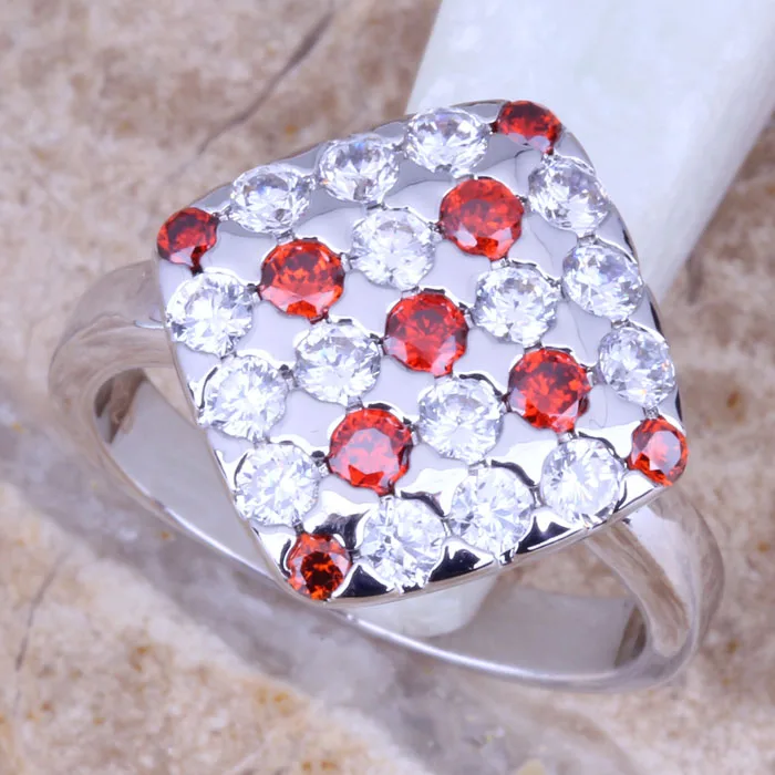 Женское кольцо небесно-красного граната с белым фианитом и серебряным покрытием