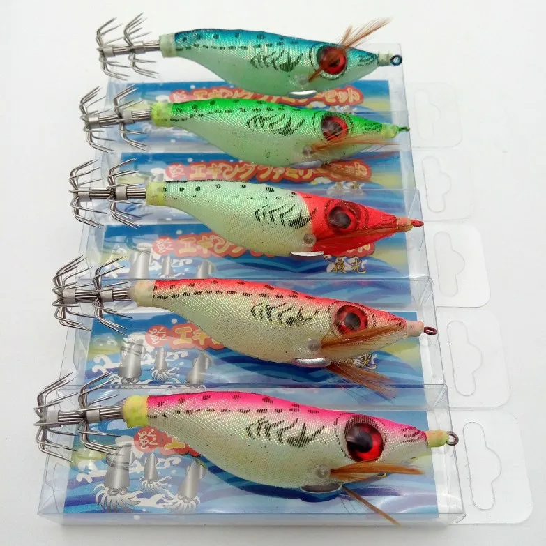 На открытом воздухе деревянная креветка светящийся крючок в виде кальмара