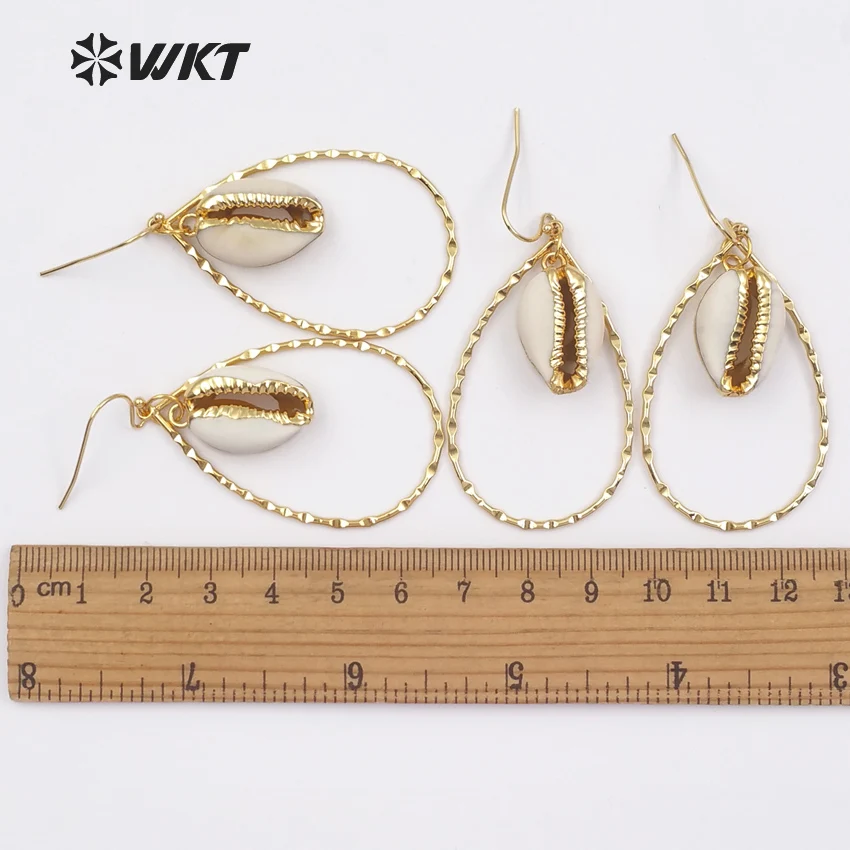WT-E446 Big Water Drop Shape Metal Hoop With Tiny Gold Trim Cowrie Earring Wild Coast Sea Shell Jewelry For Women Dangle | Украшения и