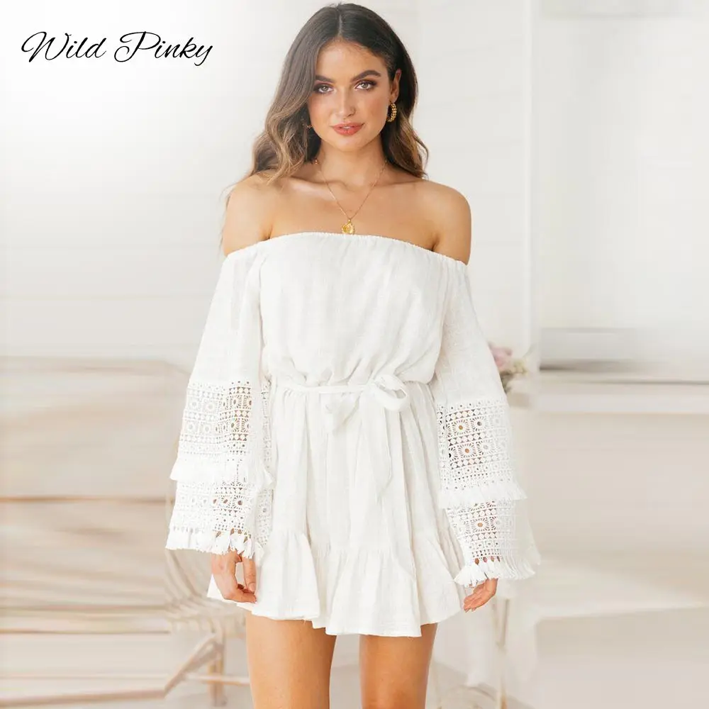 WildPinky платье с открытыми плечами кисточками и оборками женское белое винтажное