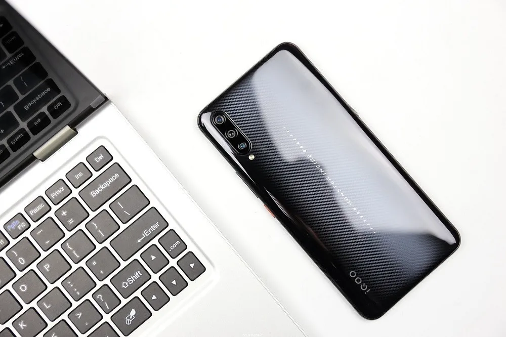 Vivo IQOO 4G LTE мобильный телефон Snapdragon 855 Android 9,0 6,4" FHD 2340X1080 8 Гб ram 128 ГБ rom отпечаток пальца NFC Face ID