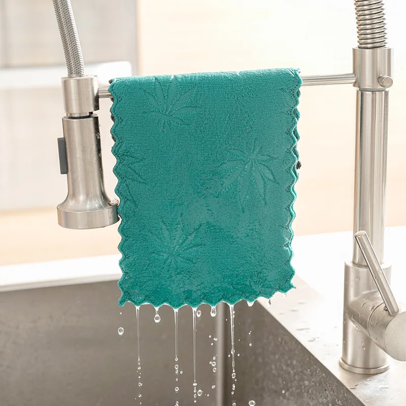 Двусторонняя супервпитывающая ткань из микрофибры в виде кленового листа