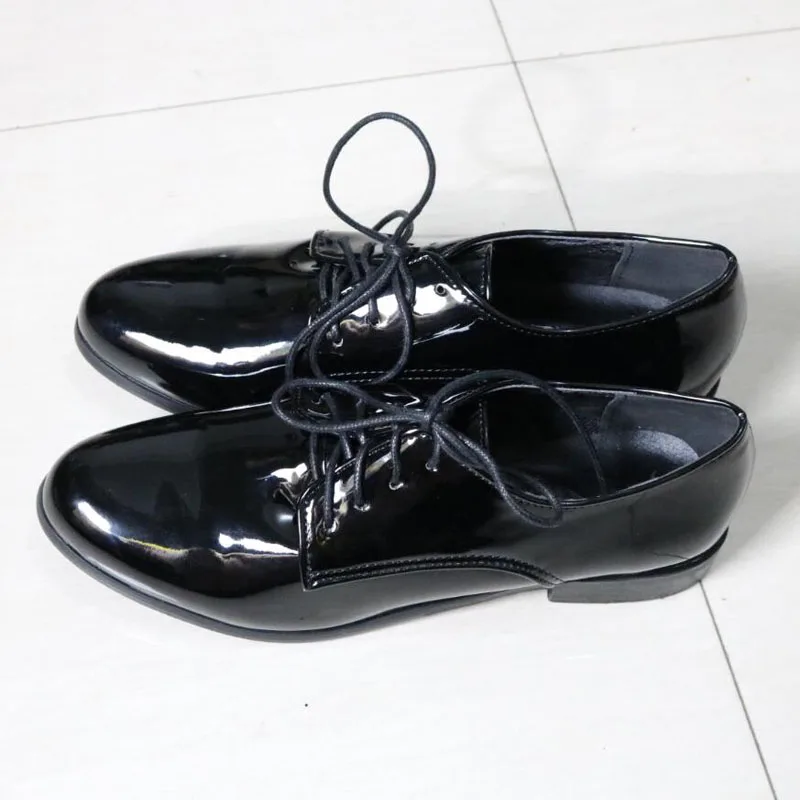 Женские туфли-оксфорды из лакированной кожи черного и серебряного цвета