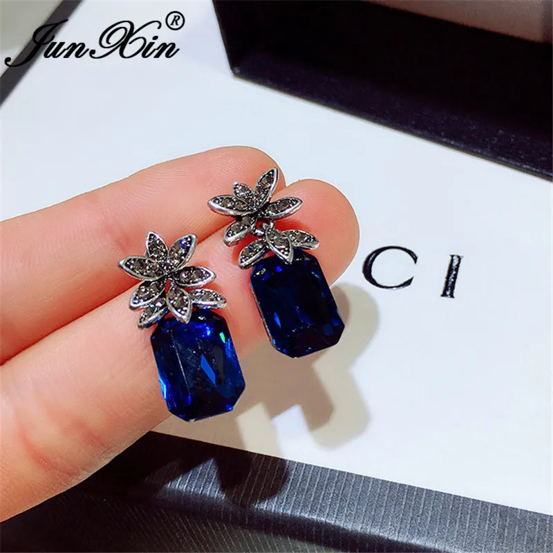 Женские серьги гвоздики в стиле бохо с кристаллами и ананасами серебряного цвета