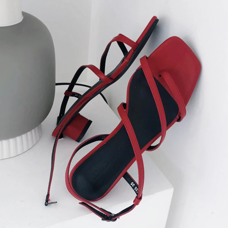 Сандалии гладиаторы женская обувь с перекрестными ремешками сезон лето