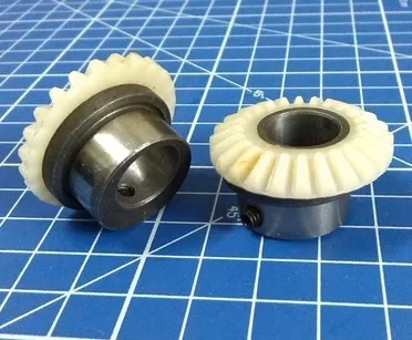 Детали бытовой швейной машины вал рычага коническая шестерня Singer #319695 |