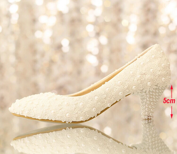 2018 великолепные и модные белые кружевные свадебные туфли с цветами на низком