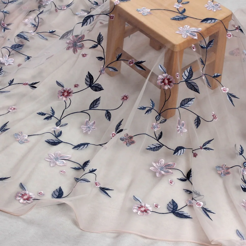 Простые листья и цветы на розовой сетке embroidred кружевной ткани для свадьбы/вечернего платья ткань по двору