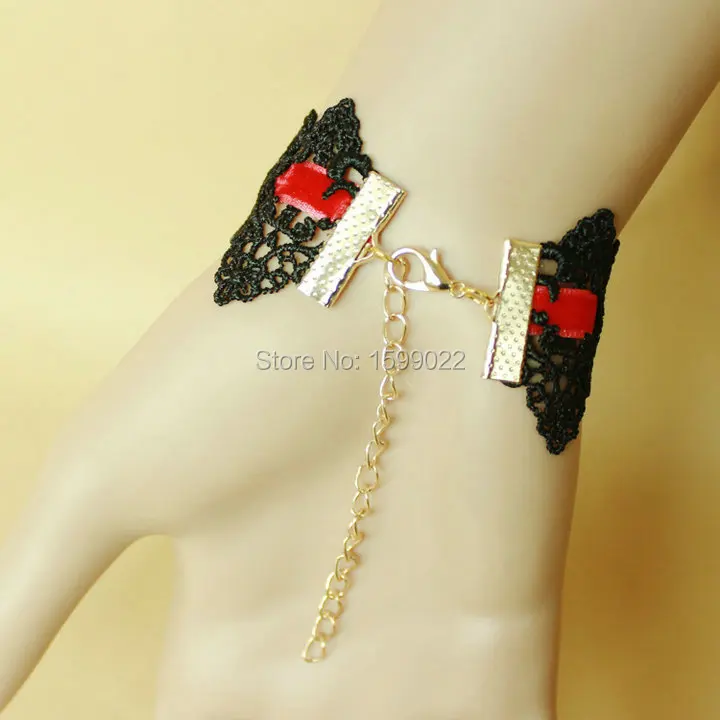 Винтажный браслет в стиле барокко черный кружевной красный со стразами амулеты