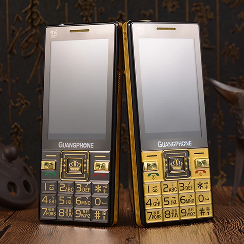 Большой сенсорный экран Большая клавиатура Мобильный телефон Аналоговое ТВ Долгое время работы в режиме ожидания Камера Громкий звук Серебристый металлический телефон для пожилых людей Бесплатный чехол.