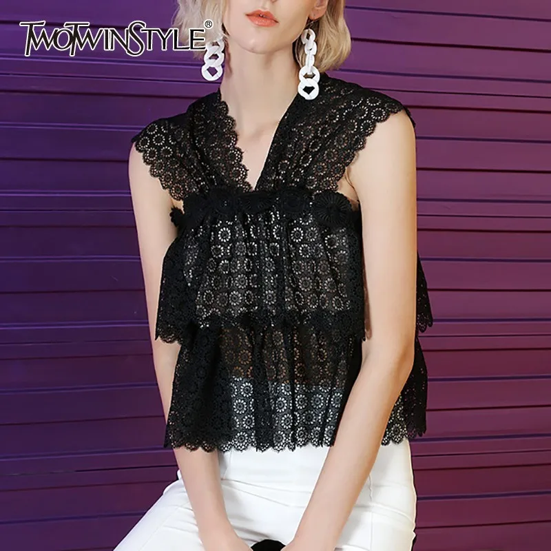 Женская блузка без рукавов TWOTWINSTYLE летняя черная с открытыми плечами V образным
