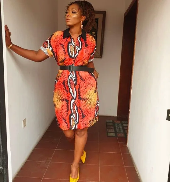 Эластичные платья средней длины в стиле Дашики с длинным рукавом и поясом