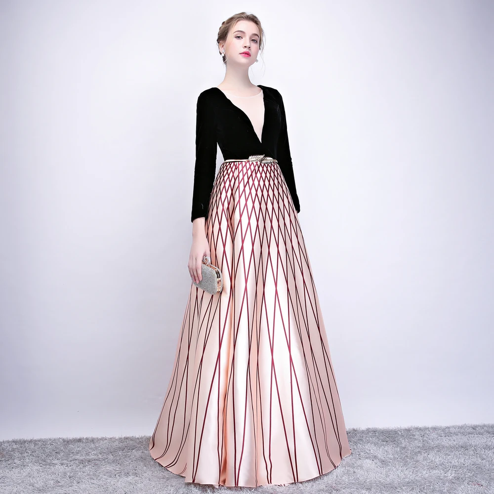Женское вечернее платье SSYFashion черное велюровое в пол с бахромой и длинными