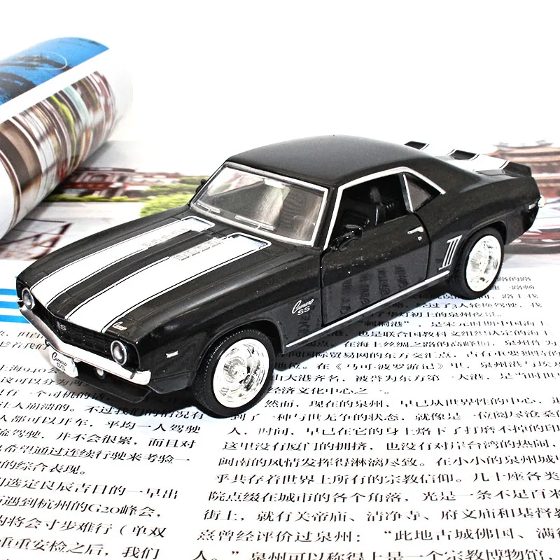 1:36 Chevrolet SS литая под давлением модель автомобиля детские игрушки Коллекция