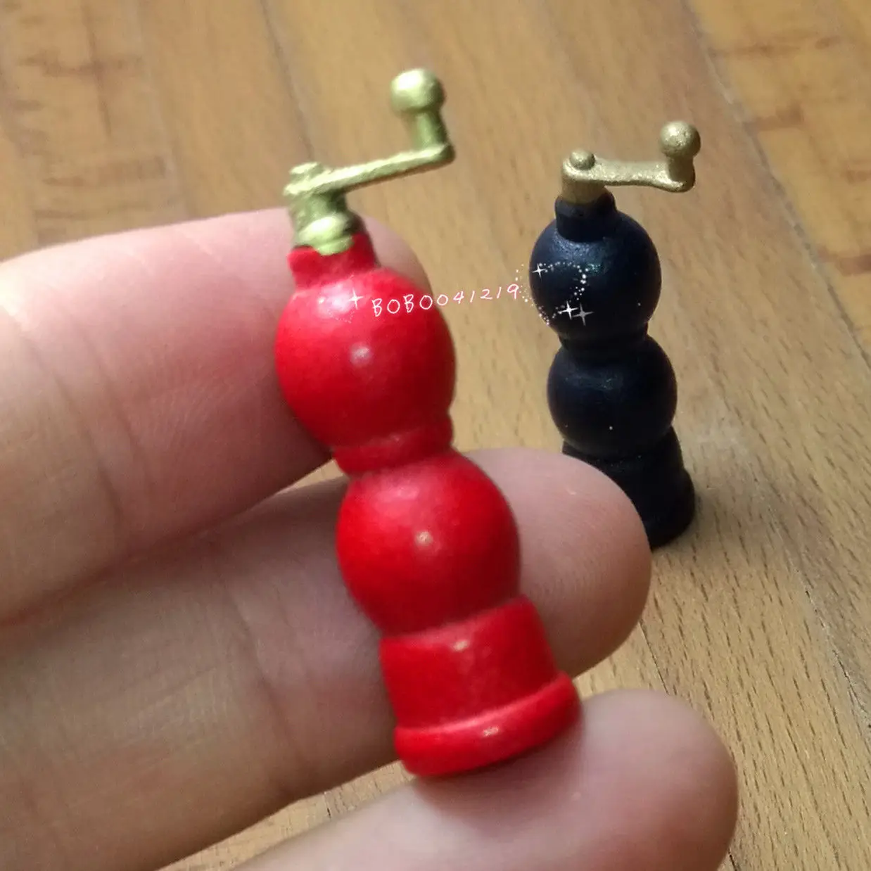 Dollhouse Miniature 1:12 Toy 2 Pieces Of Wooden Grinders Height 3.4cm SPO560 |