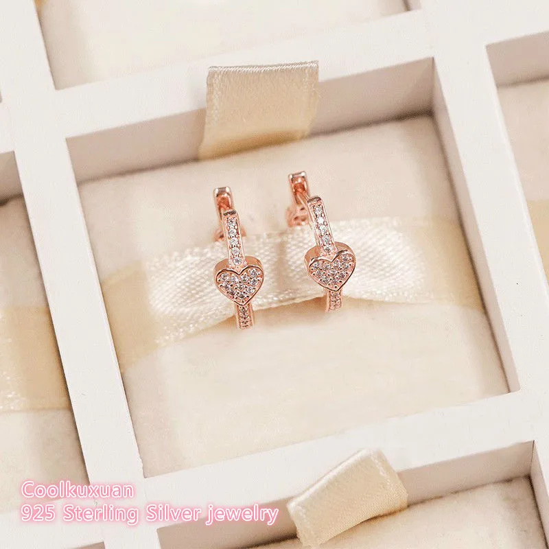 Осенние серьги "Манящие сердца" из 100% серебра 925 пробы с кристаллами цвета розового золота и прозрачными CZ камнями от оригинального европейского бренда ювелирных изделий.