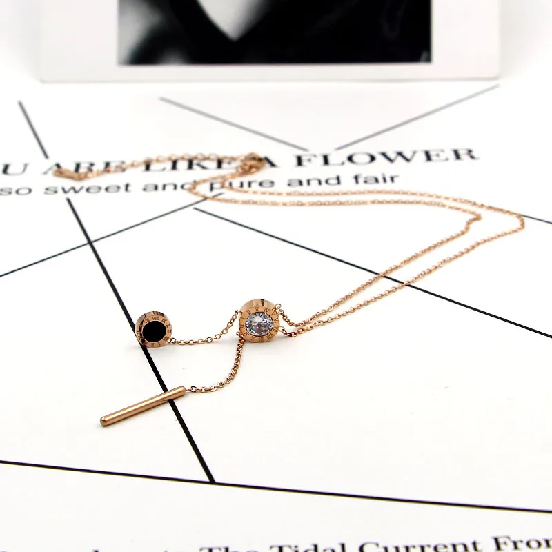 Женское колье с римскими цифрами подвеска одним кристаллом в виде черного