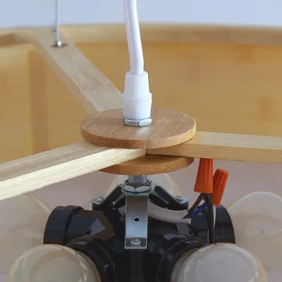 Современные круглые минималистичные подвесные светильники из бамбука.