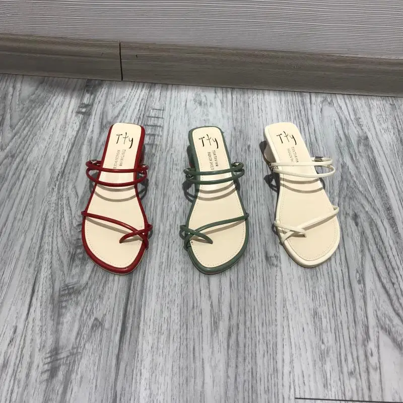 Женские летние шлепанцы на каблуке 2019 модные кожаные плоской резиновой подошве