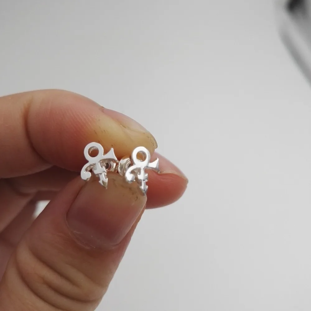 1 шт. Новое поступление модные милые миниатюрные посеребренные серьги гвоздики с