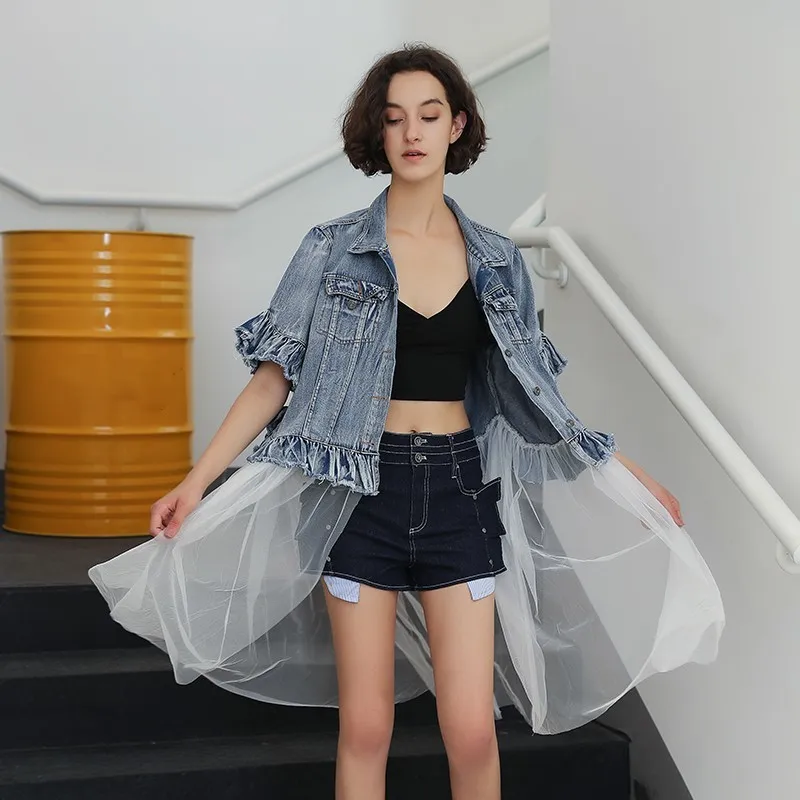 Женская джинсовая куртка TWOTWINSTYLE повседневная из сетчатой ткани с оборками и