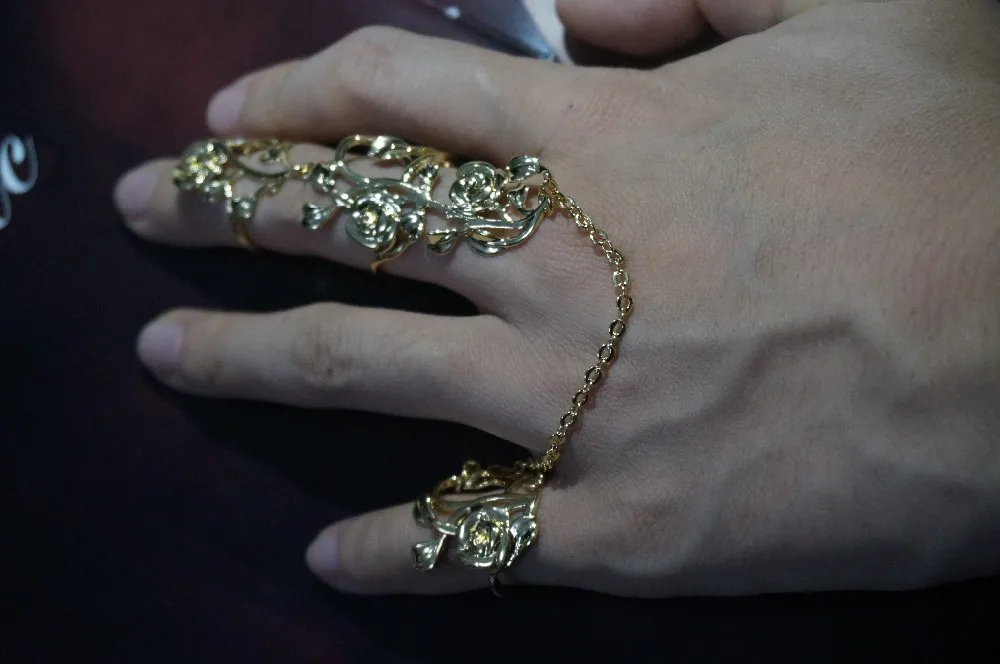 Кольцо на два пальца с цепочкой розовым пером золотым и серебряным покрытием |