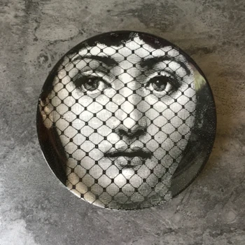 C 8 дюймов Милан rosenthal Piero fornasetti тарелки чистого черного цвета и белой иллюстрации Топ Мода висят блюда по производству образцов/дома/отеля настенный Декор - Цвет: C