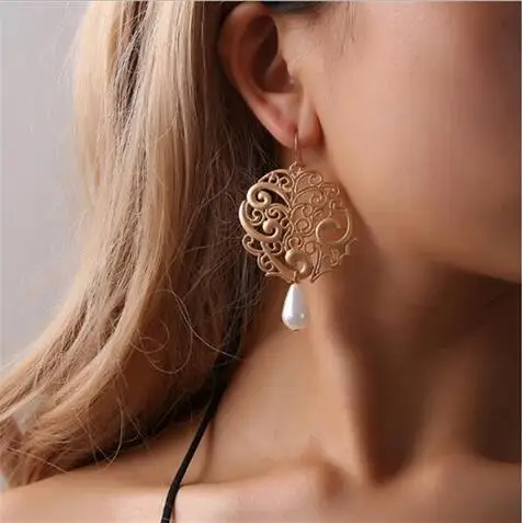 e 1184 European and American retro palace national wind hollow round earrings exaggerated geometric carved water drops pearl ear | Украшения