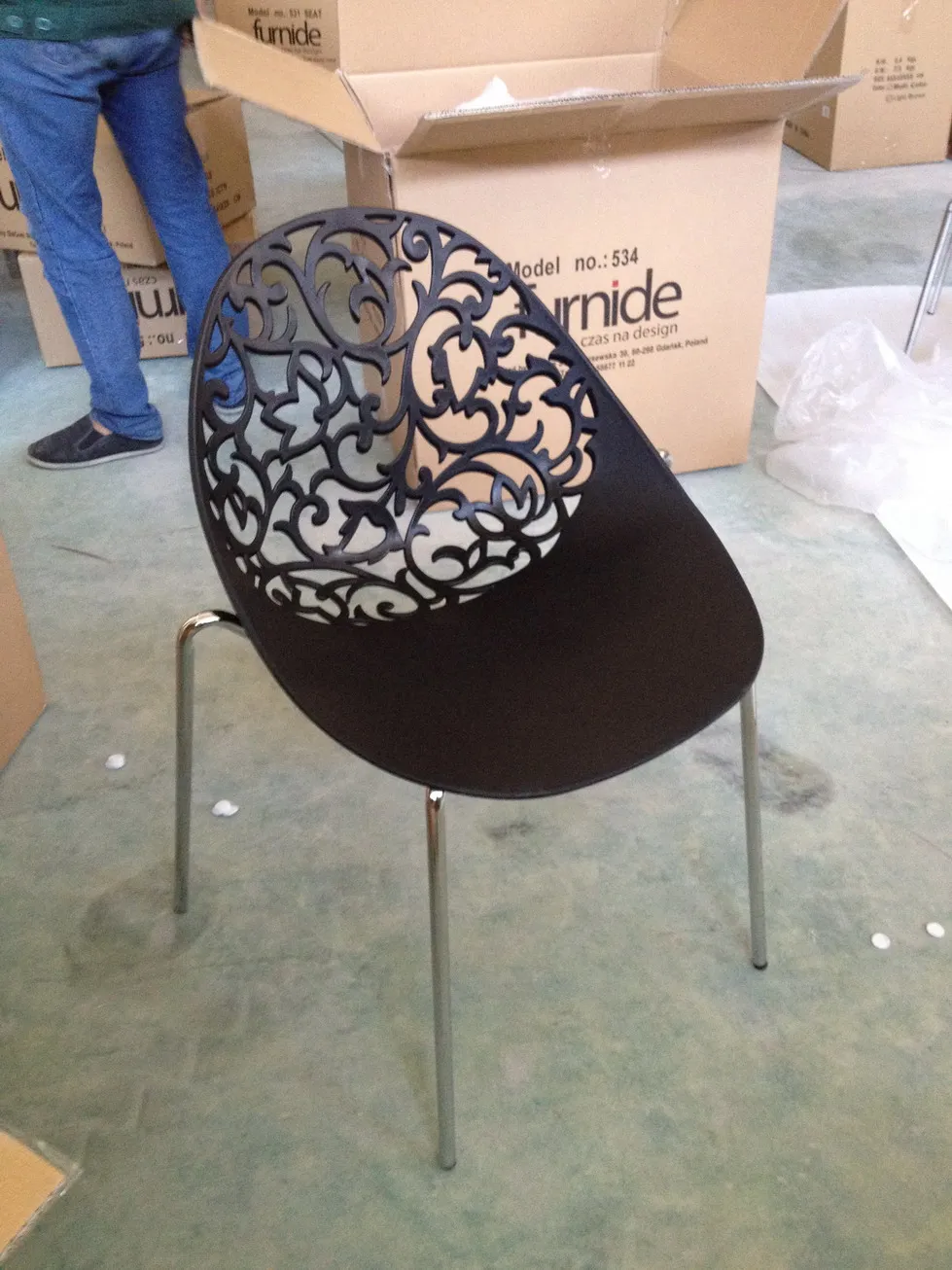 Современный дизайн пластиковые и стальные ножки Штабелируемый обеденный стул