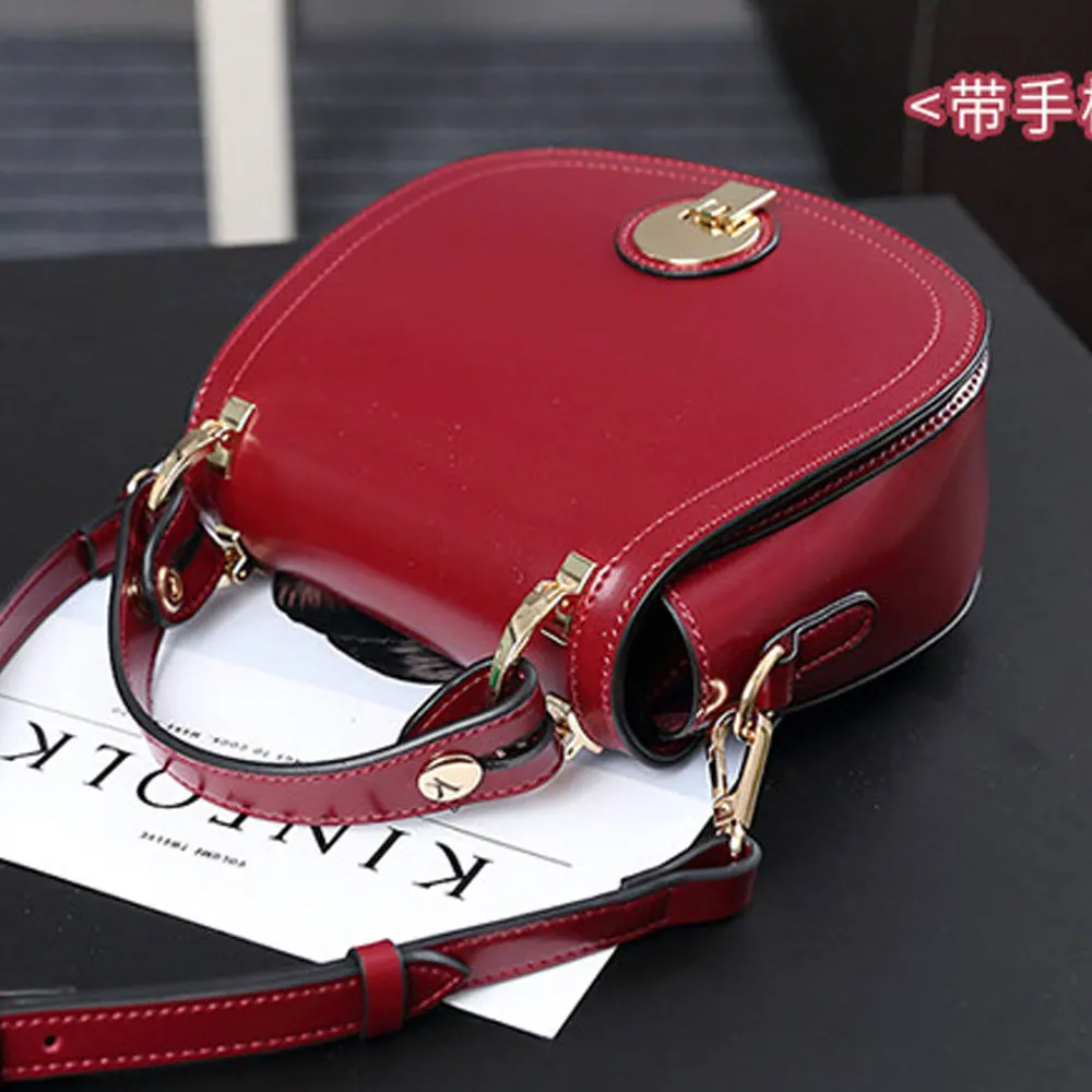 Сумка на плечо женская с замком маленький саквояж из искусственной кожи