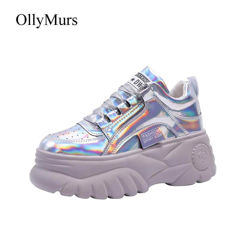 Женские кроссовки на массивной платформе повседневные серебристого цвета с