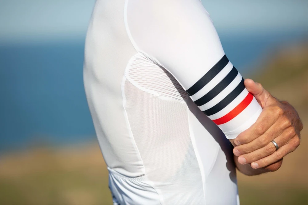 2019 новый Pro team aero легкий короткий рукав Велоспорт Джерси и нагрудник шорты