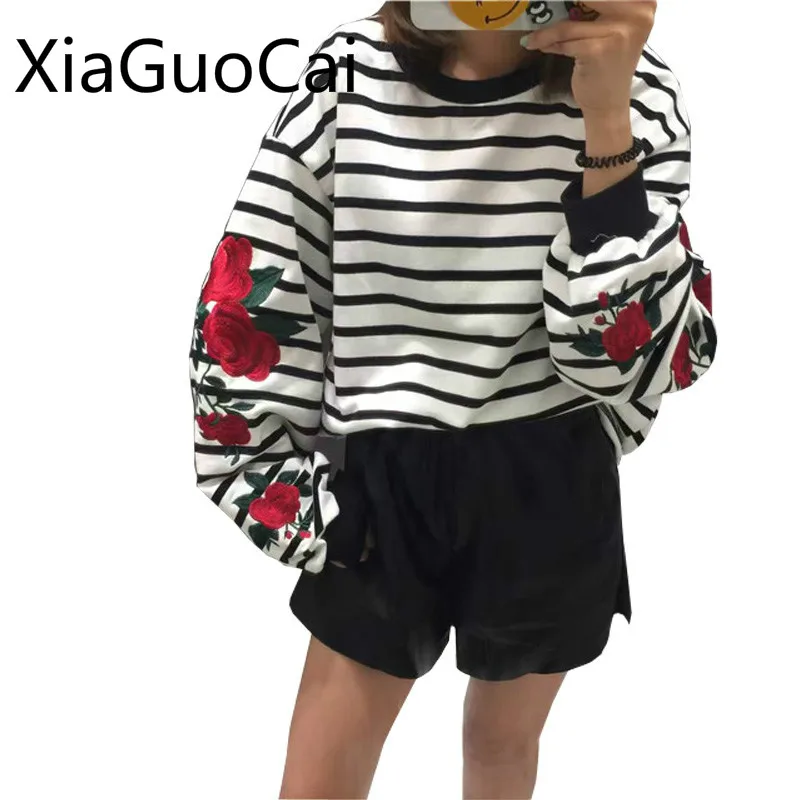 Женская толстовка в полоску с круглым вырезом свободного покроя | одежда