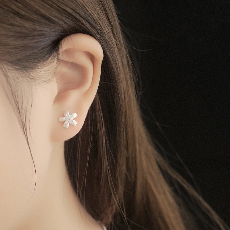 Женские серьги в виде сакуры инкрустированные кристаллами из стерлингового