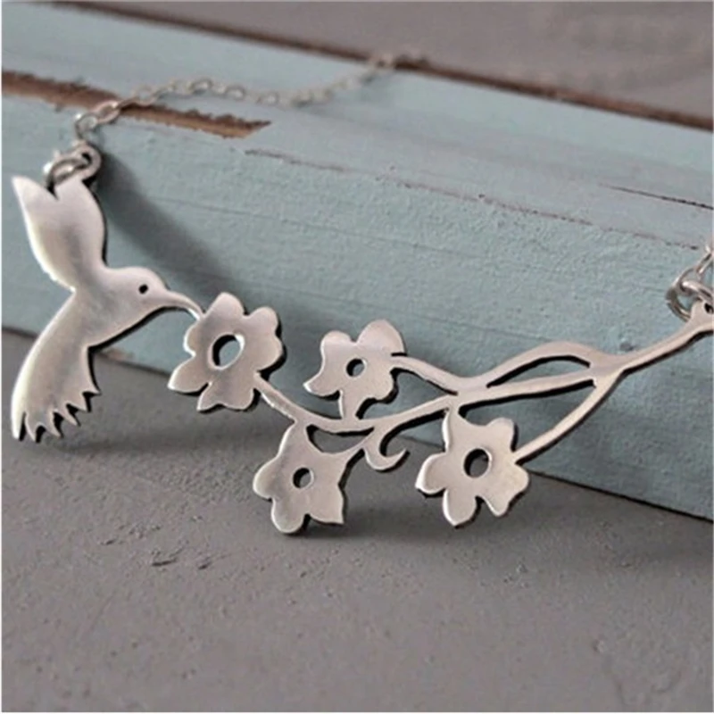 Модное ожерелье с изображением милой птицы и ветки символом мира птица