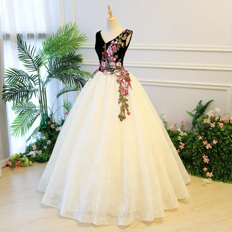 100%real velvet embroidery flower lace veil ball gown medieval dress Renaissance Gown princess Victoria belle ball