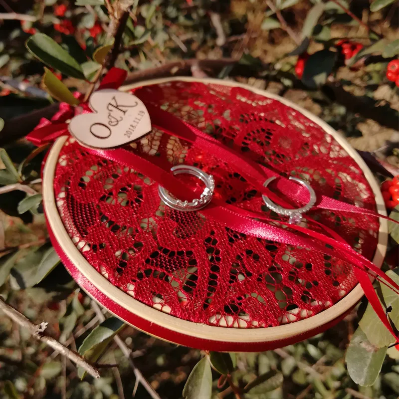 1pcs lot Red White Wood Lace Round Ring Cushion Bearer Engagement Photo Props Wedding Proposal Marriage pillow | Дом и сад