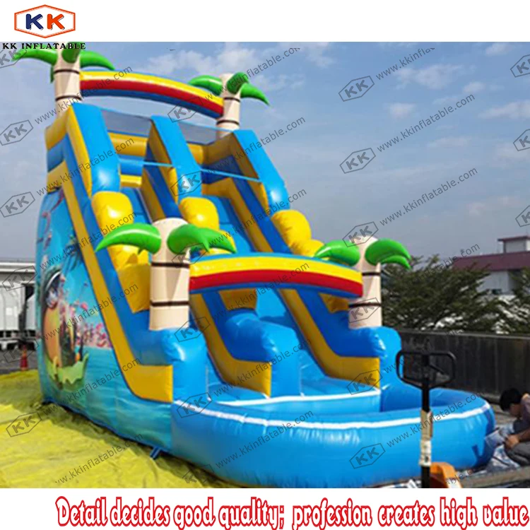 Голубая тропическая надувная водная горка из пальмового дерева в гавайском